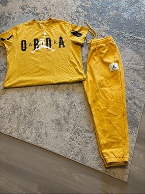 Jordan Men's XL Mustard Yellow Jogger Sweatpants/ XXL tshirt